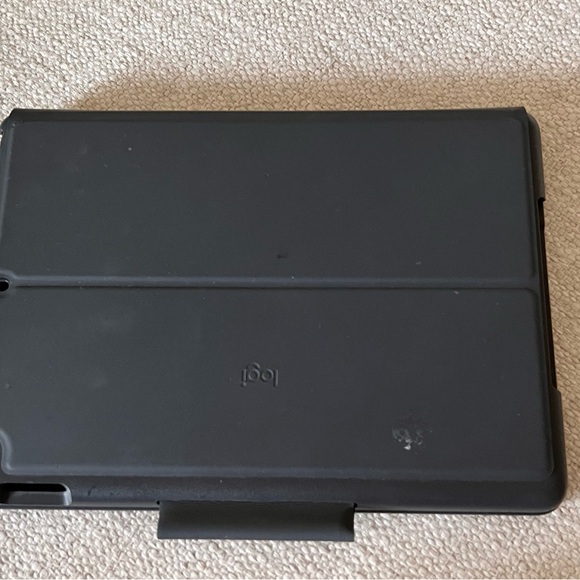 Logitech Slim Folio Laptop case for Apple iPad 8 air 10.2” screen - Picture 5 of 5